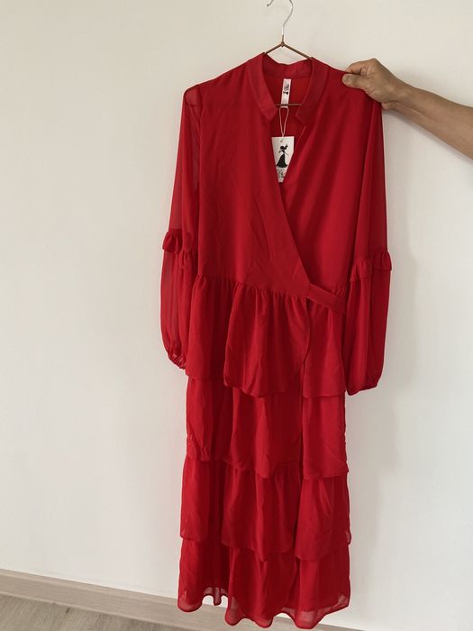 Продам ярко красное платье