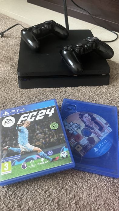 Vand Ps4 cu doua manete si jocuri