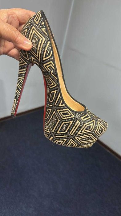 Обувь Gucci, Casadei, Saint Laurent, Jimmy Choo