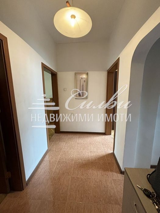 Дава се под наем Тристаен апартамент в Шумен, Център - 70 кв.м за 357 € - Снимка #6