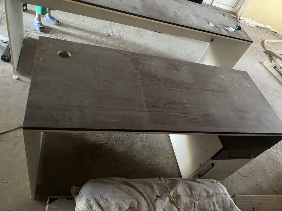 Офисной стол сотилади