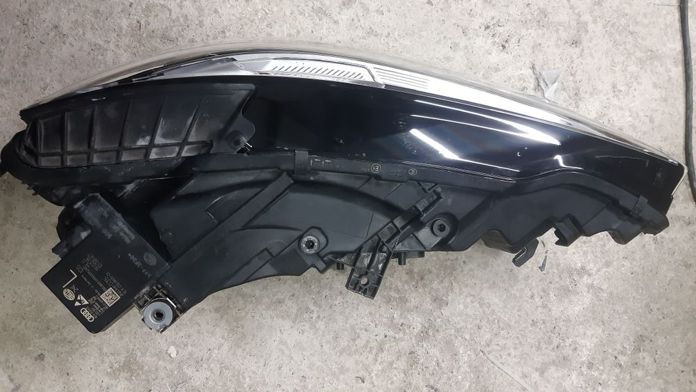 Ляв фар audi a8 d5