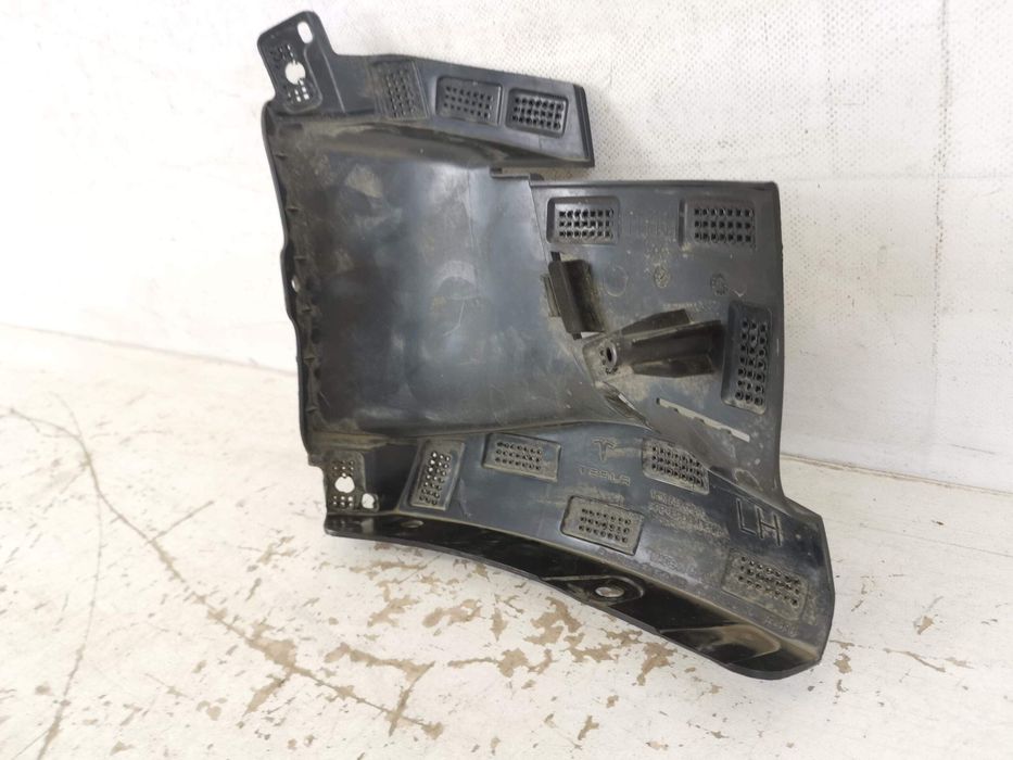 Тесла Модел Y / Tesla Model Y Ляв преден държач на броня, оригинален,