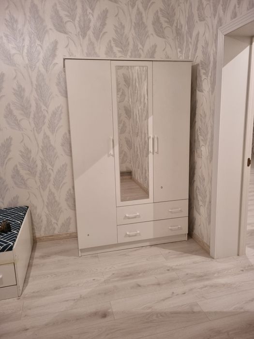 Шифанер  3двр. разное есть