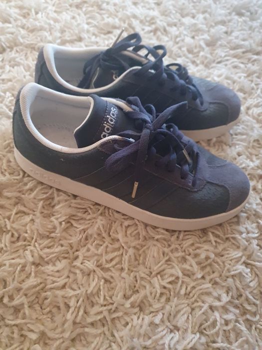 Vând pantofi adidsas