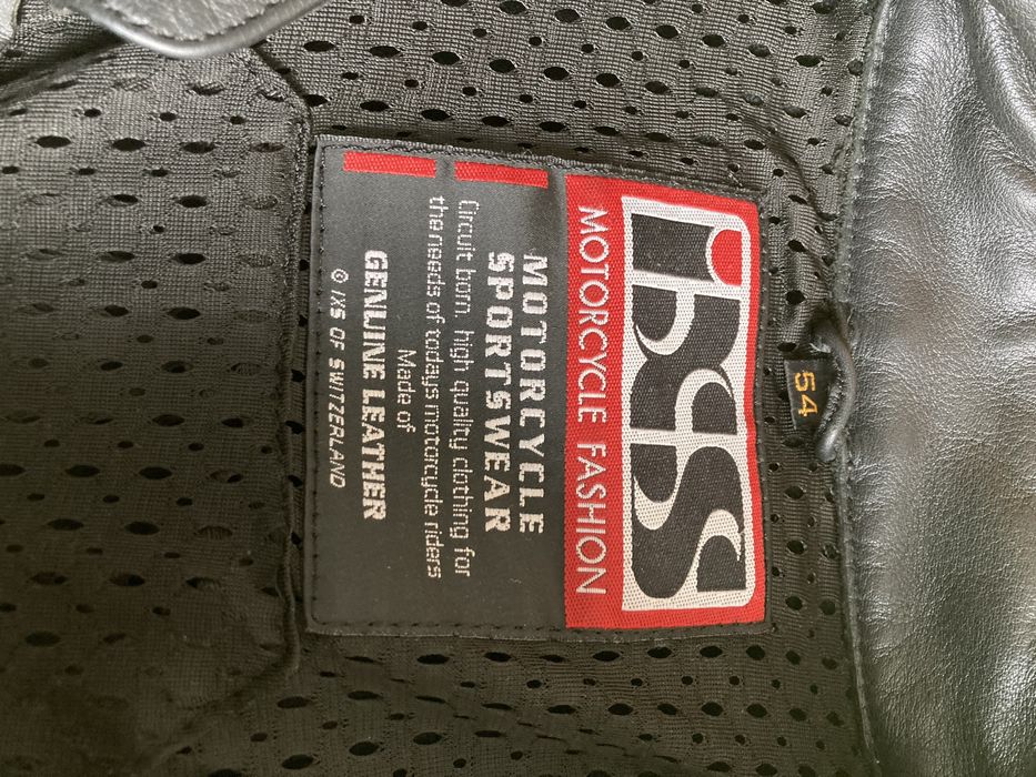 Мото екип IXS. Две части