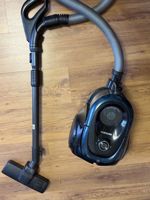 Пылесос Samsung.