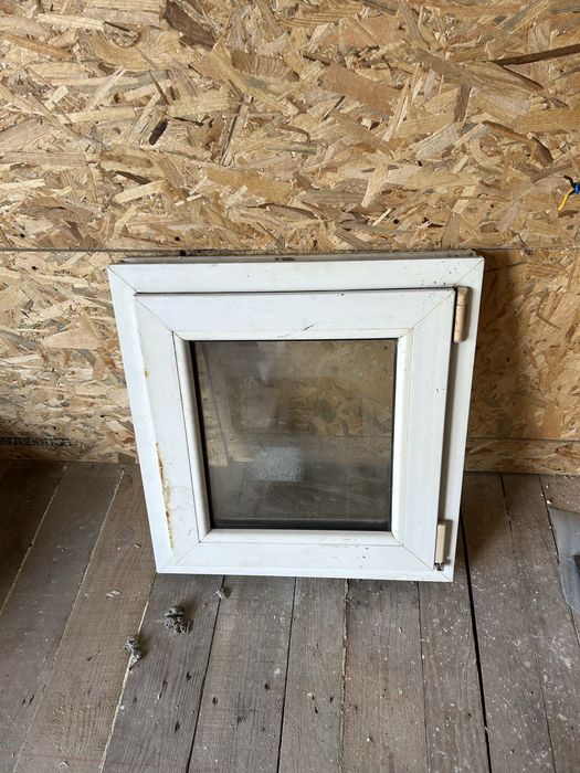 Капандурвн прозорец с ключалка