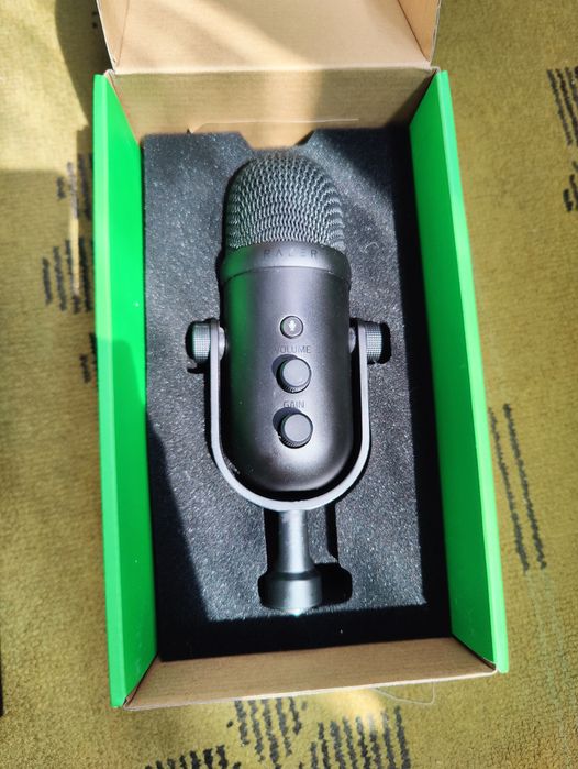 Микрофон razer seiren V2 Pro