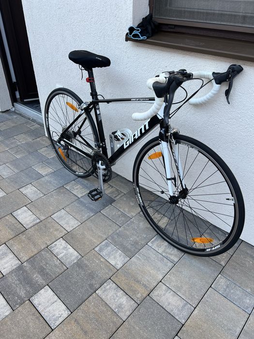 Vand cursierã Giant în stare nouã