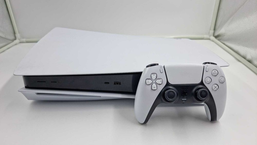 Consola PS5 Varianta cu Disc (Amanet Club Caro)