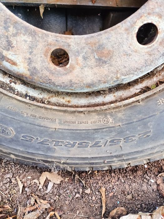 Продам 235/75R17.5