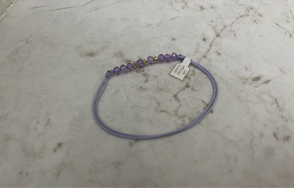 Дамски гривни от бижутерски конец и елемент-злато или сребро