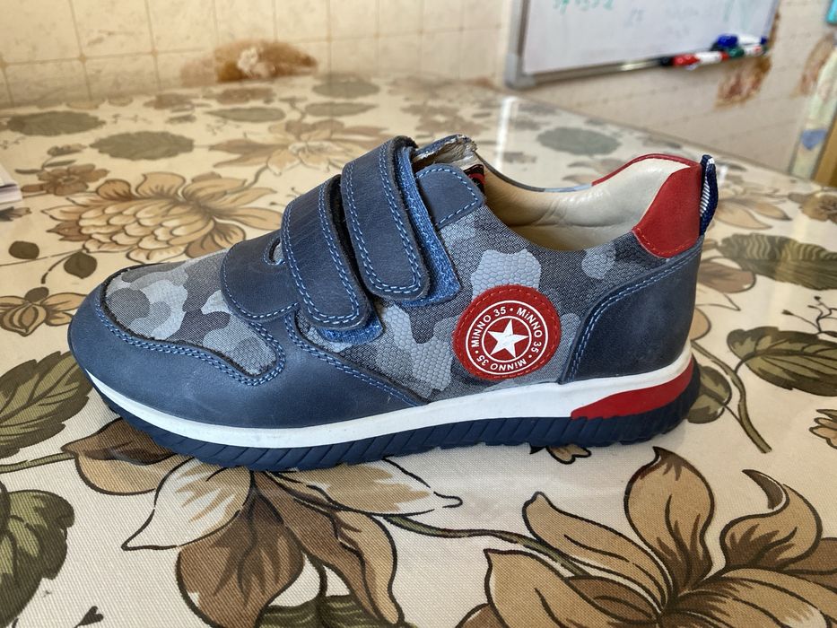 Кроссовки новые для мальчика