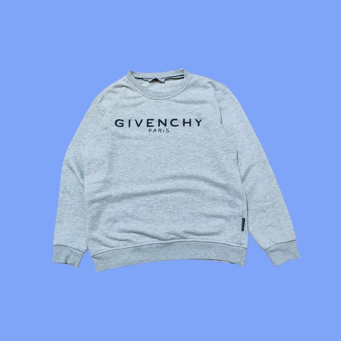 Vând Pulover Givenchy