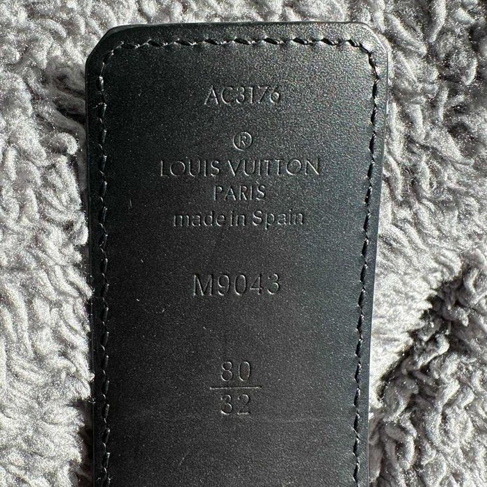 Curea Louis Vuitton Monogram LV Neagră, din Piele Texturată