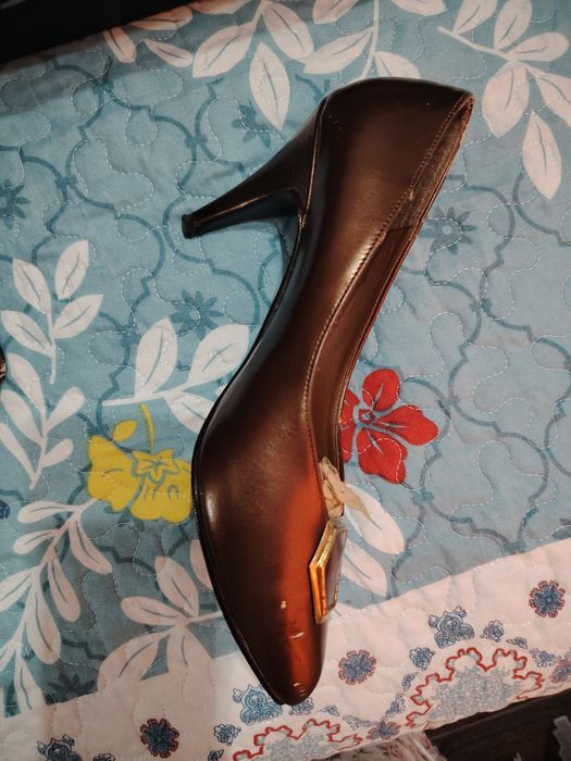 Продам женские туфли