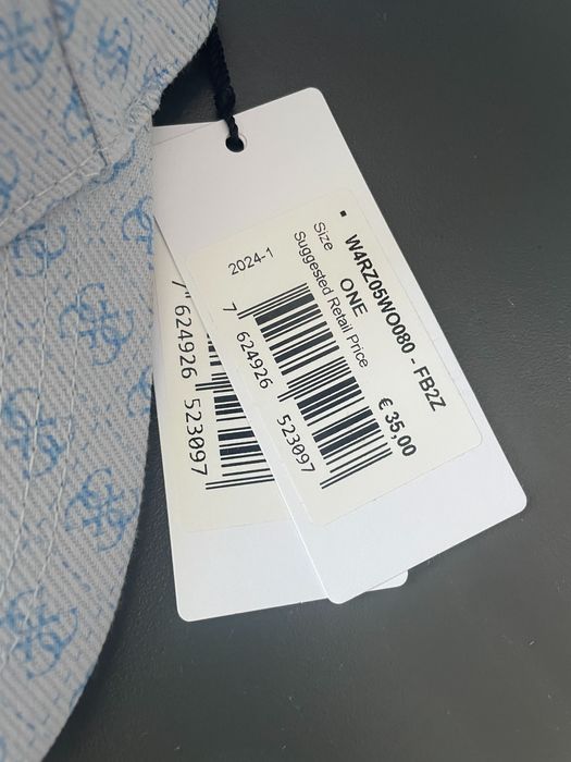 Оригинална шапка Guess