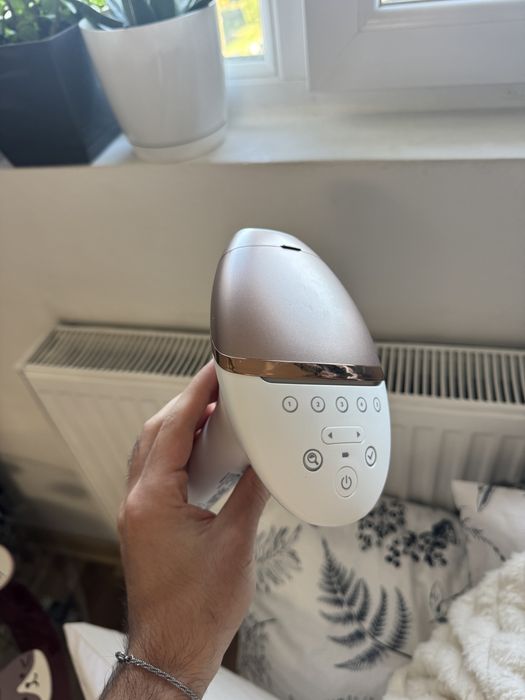 Epilator IPL Philips Lumea Seria 9900 BRI973/00
