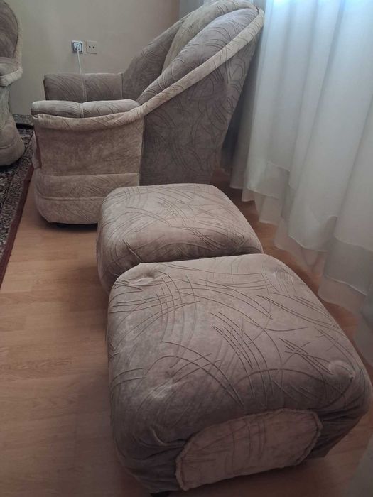 Продаваме обзавежане - спалня, маса с 4 стола, холова гарнитура, единично и двойно легло