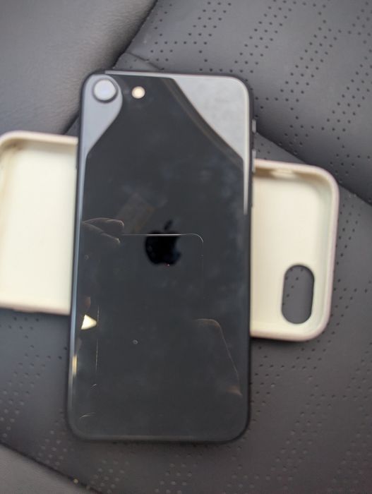 Продам Iphone SE 2