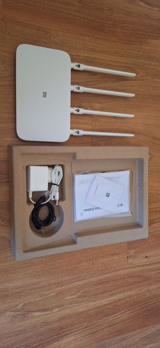 Продавам нов рутер Xiaomi Mi Router 4A Gigabit Edition.