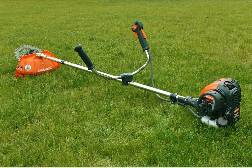 Ут урадиган ва бензопила сотилади