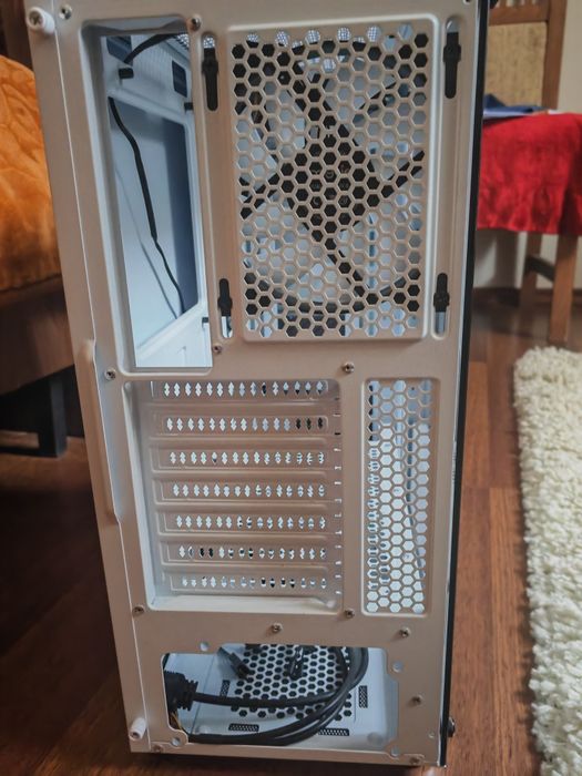 Carcasa PC albă cu rgb customizabil  - URGENT