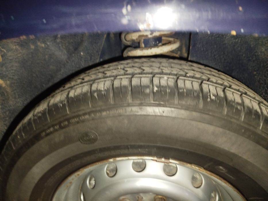 Yurib turgan moshina 2.5 $