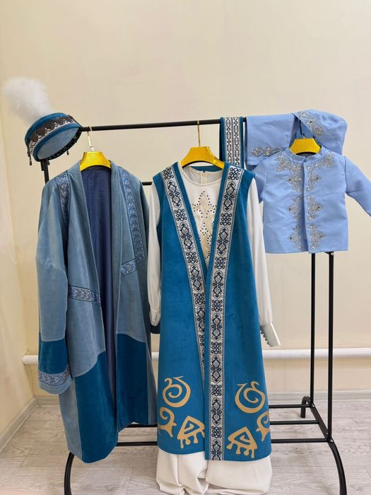 Киімдер сатылады