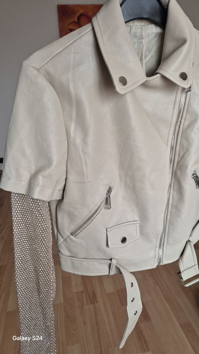 Geaca scurtă stare impecabilă