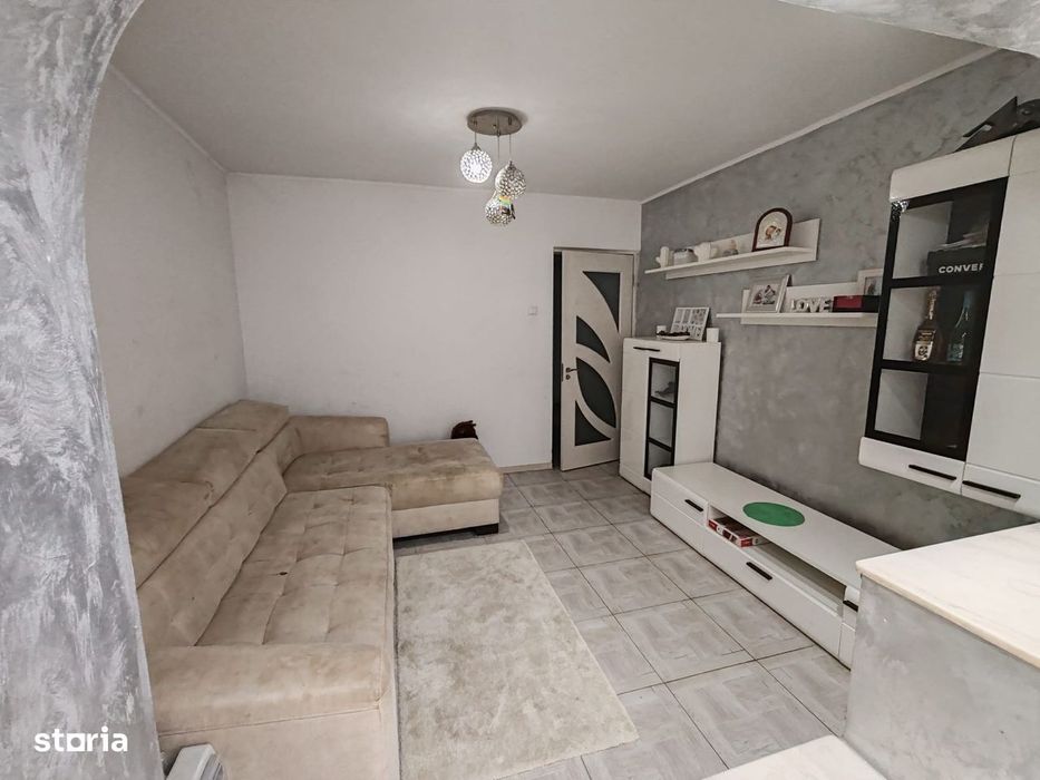 Chirie Apartament / Spatiu Comercial Mioveni, 2 camere, Piata, 55 mp
