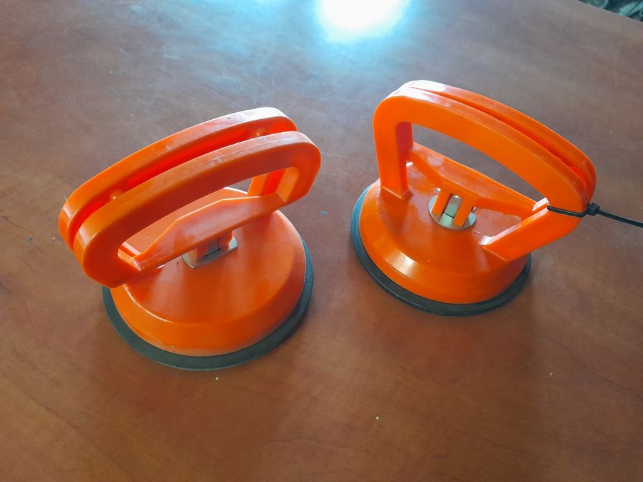 Ventuze gresie sau geam