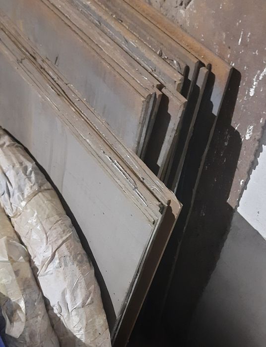 Листы и уголок 45-й