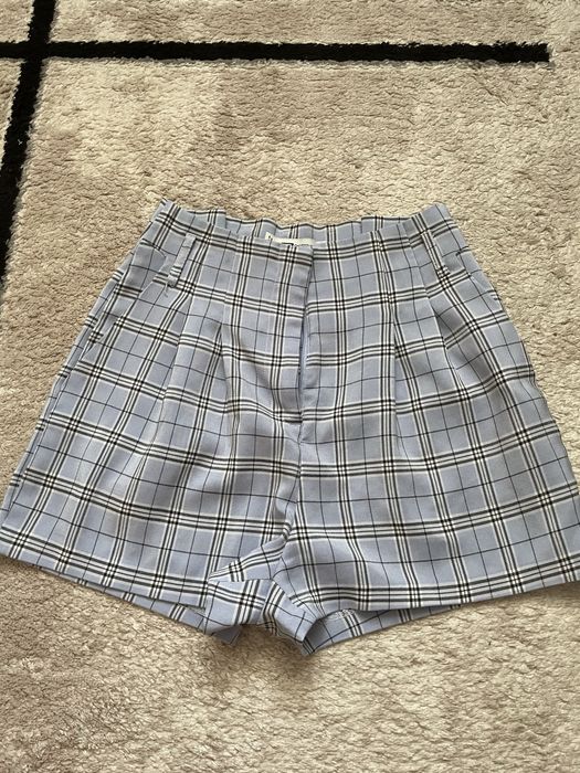 Pantaloni scurti