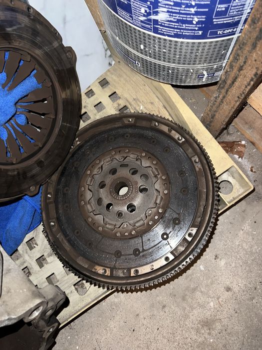 Комплект съединител за 5 степенна кутия Volkswagen/Seat/Skoda/Audi