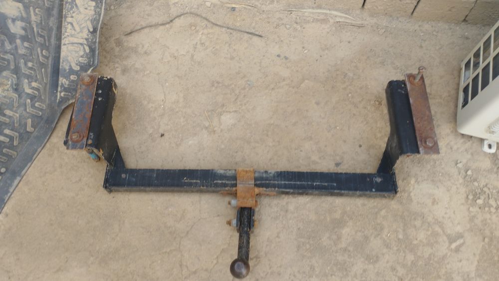 Xotinimni quchoqlagancha dugonamni siltab tashladim.