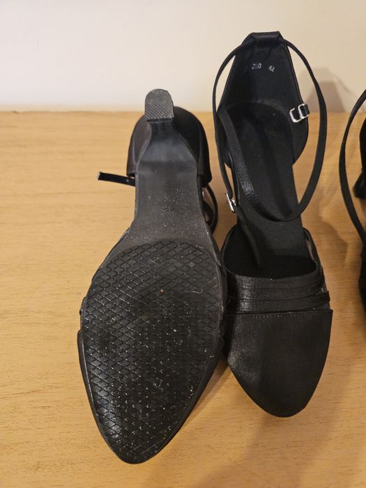 Обувки удобни за танци