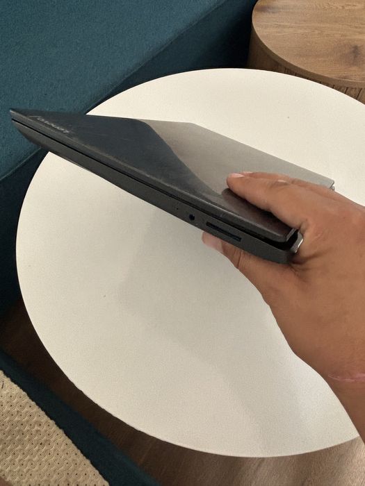 Lenovo 14 inch• i3 10Th gen• 8Gb ram DDR4• SSD Nou