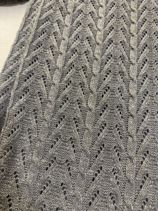 Серое вязаное платье