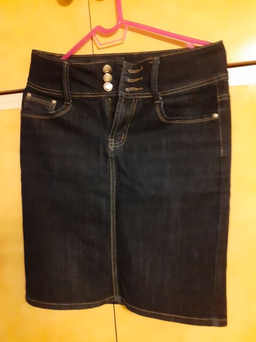 Fusta damă scurtă de de blugi mărimea 38 .M