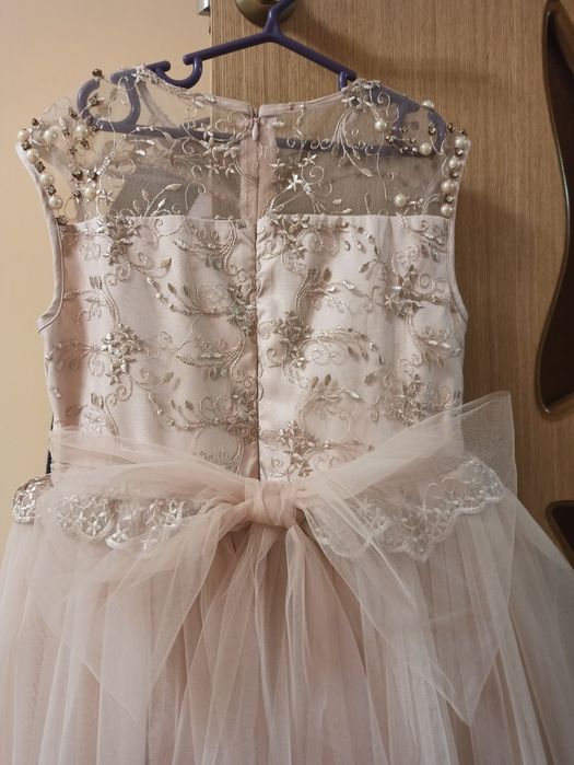 Продам платье для девочки