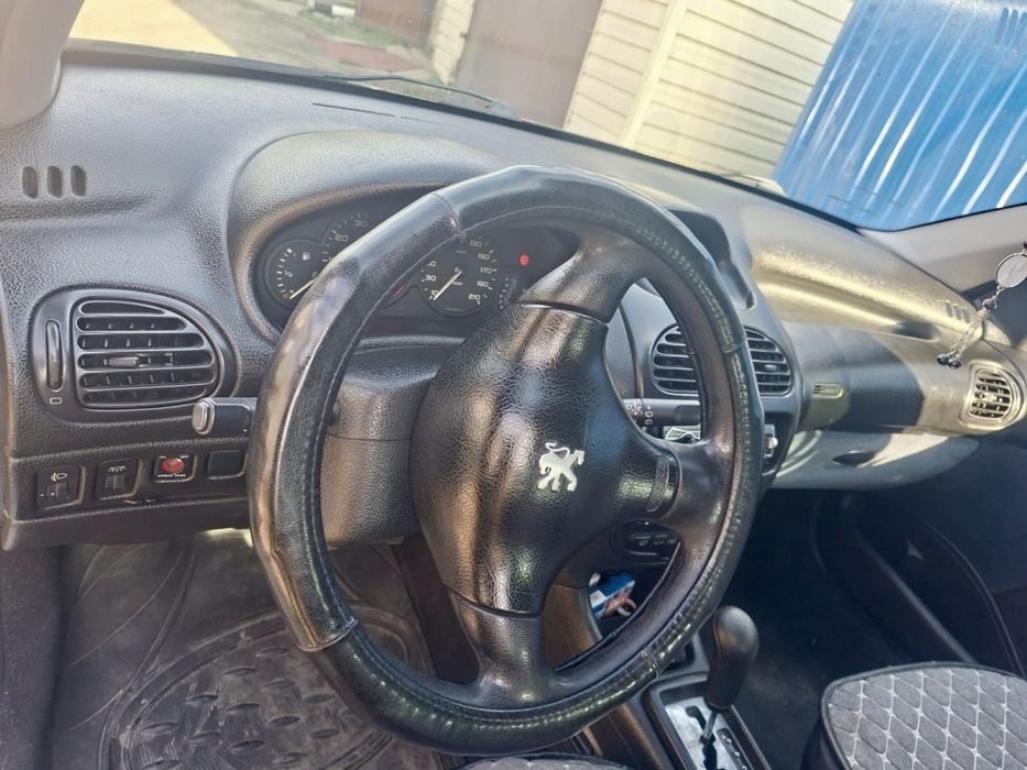 Продам машину Пежо 206