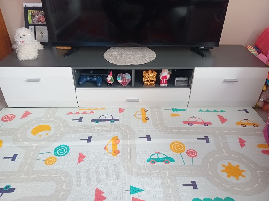 ТV секция за телевизор