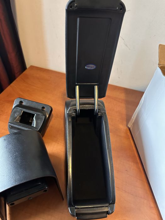 Продавам подлакътник за Seat Ibiza  2002-2008