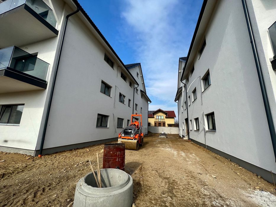 De Inchiriat cilindru compactor 3,4tone si talpa compactoare 190kg