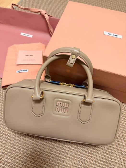 Кожена чанта Miu Miu