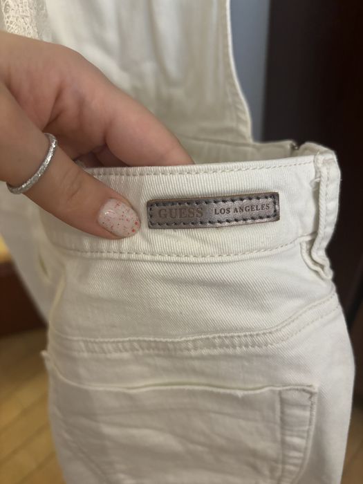 Бял дънков гащеризон с пола Guess