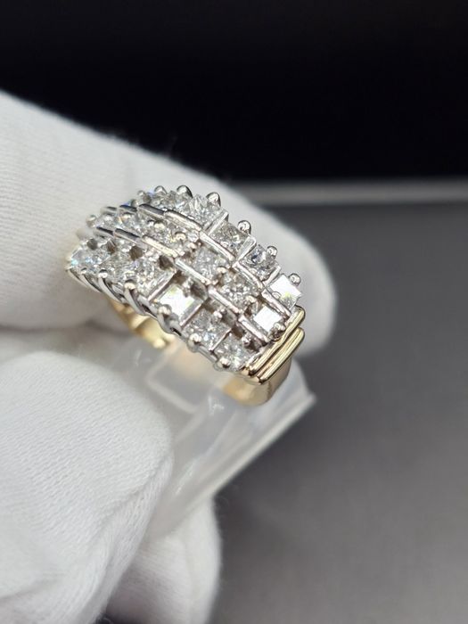 Масивен златен пръстен с над 1 карат диаманти – 14K