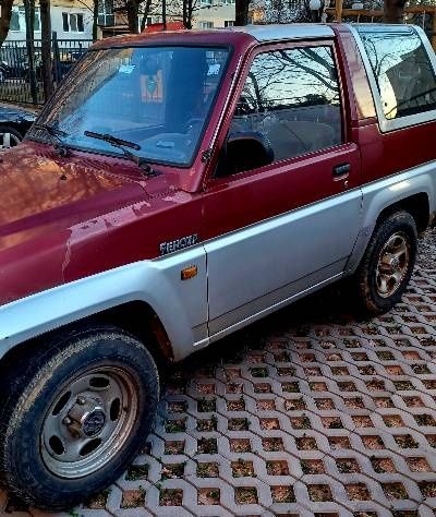Продавам Daihatsu Feroza